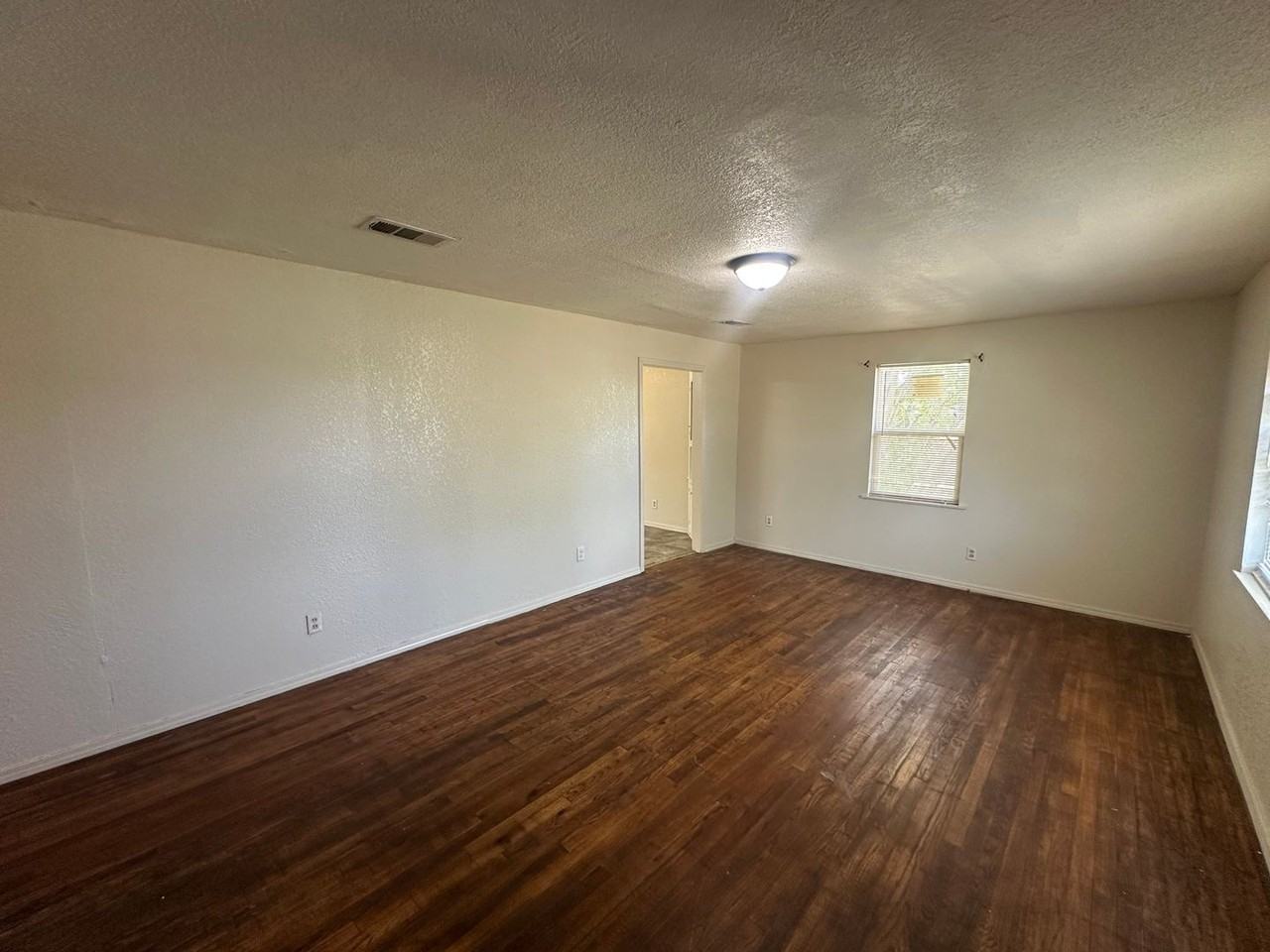 2605 Speight Ave - Photo 3 of 28