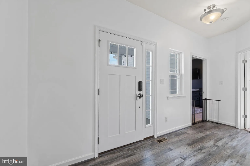 104 Ridgeway St - Photo 2 of 20