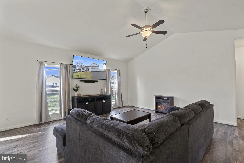 104 Ridgeway St - Photo 5 of 20