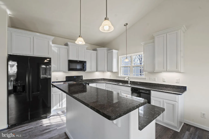 104 Ridgeway St - Photo 6 of 20