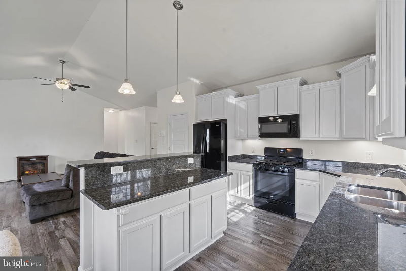 104 Ridgeway St - Photo 7 of 20