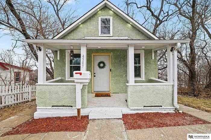 4507 S 15th St - Photo 3 of 20