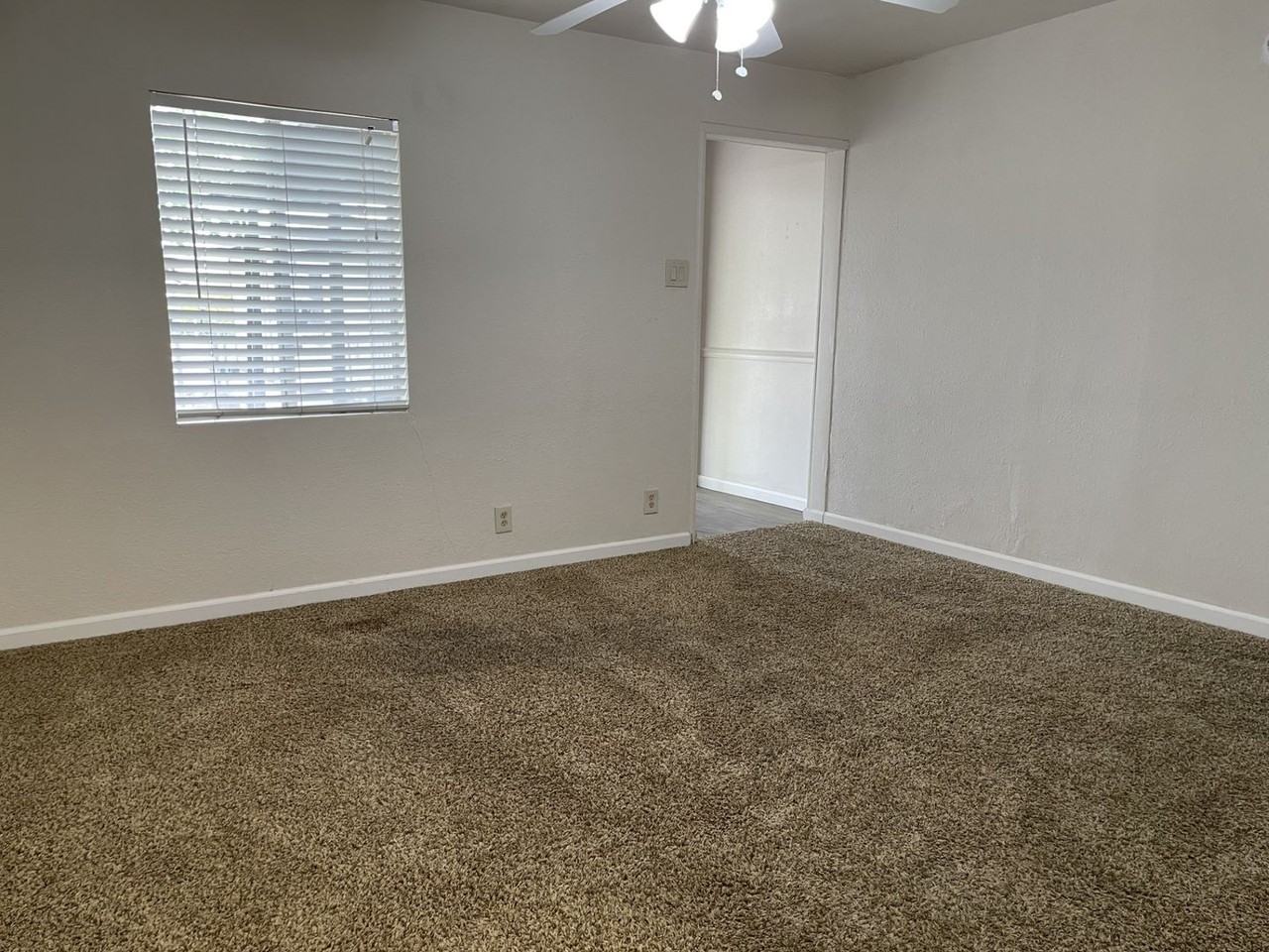 741 S Allen St - Photo 5 of 24