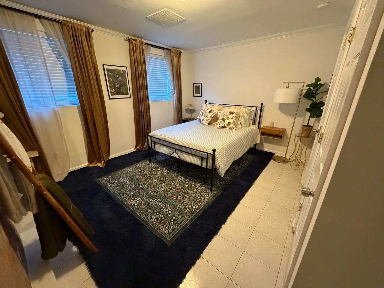 135 Sussex St #1 - Photo 3 of 8