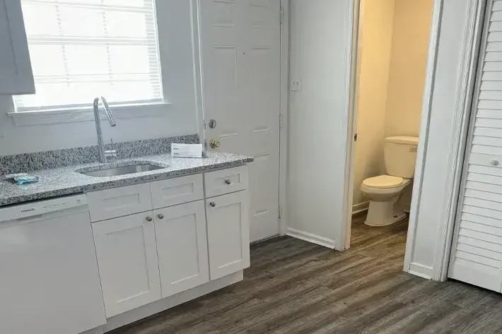 Branders Bridge Apartments - Photo 2 of 8