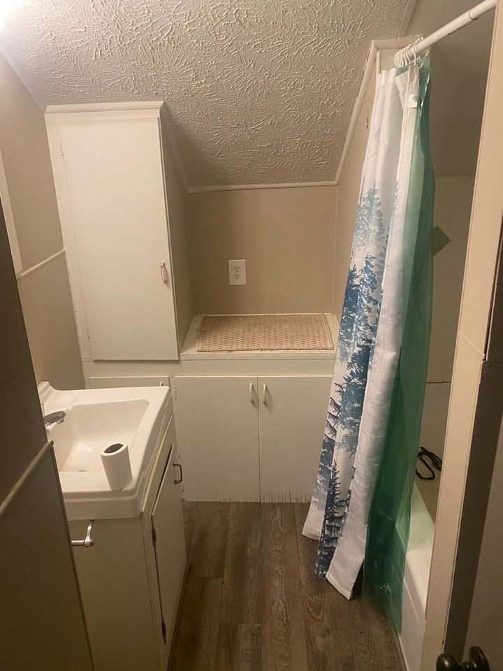 502 Overstreet Dr - Photo 2 of 16