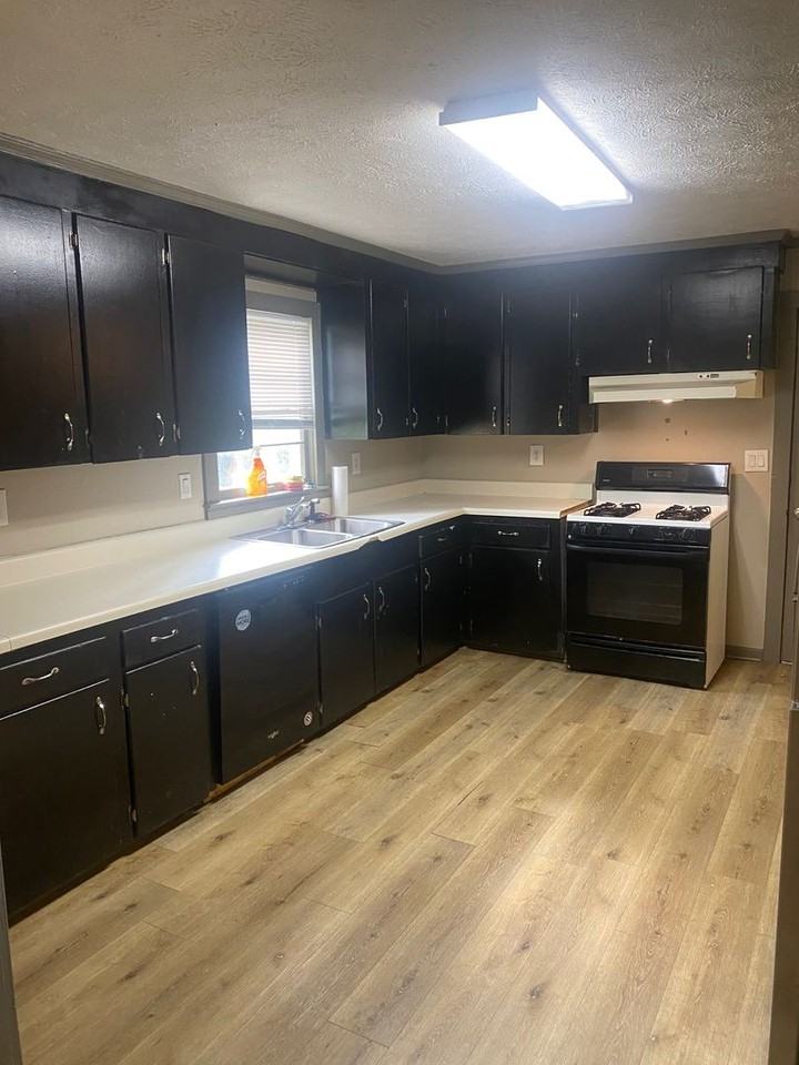 502 Overstreet Dr - Photo 3 of 16