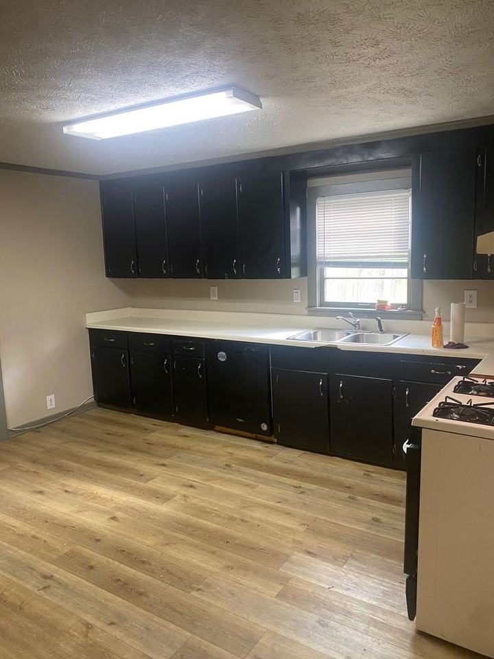 502 Overstreet Dr - Photo 4 of 16