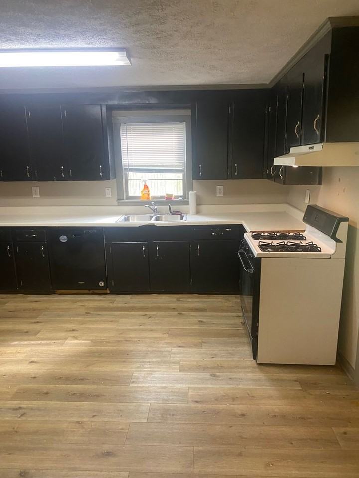 502 Overstreet Dr - Photo 5 of 16