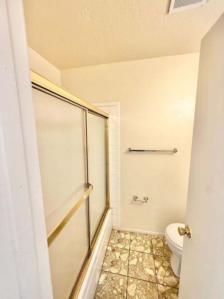 320 General Marshall St NE - Photo 7 of 7