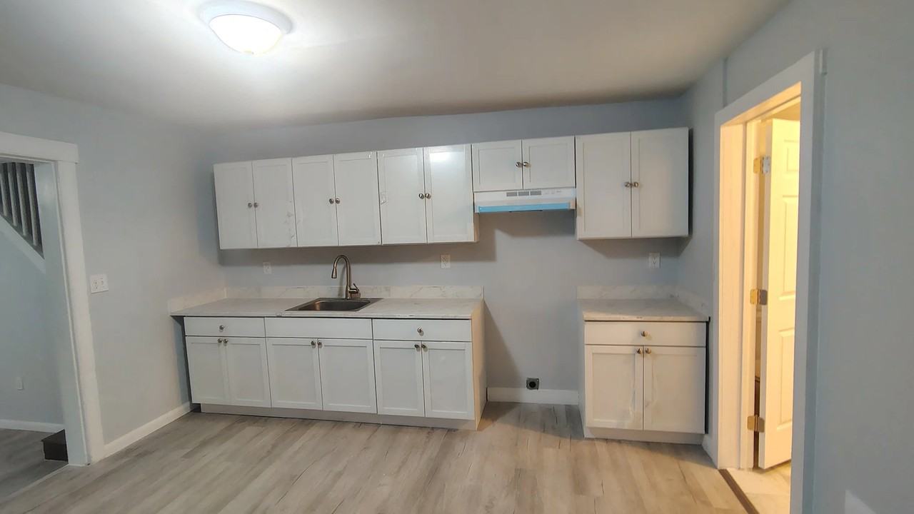 513 Fayette St - Photo 4 of 11