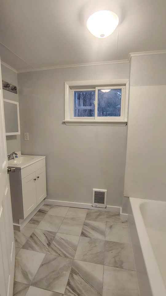 513 Fayette St - Photo 7 of 11