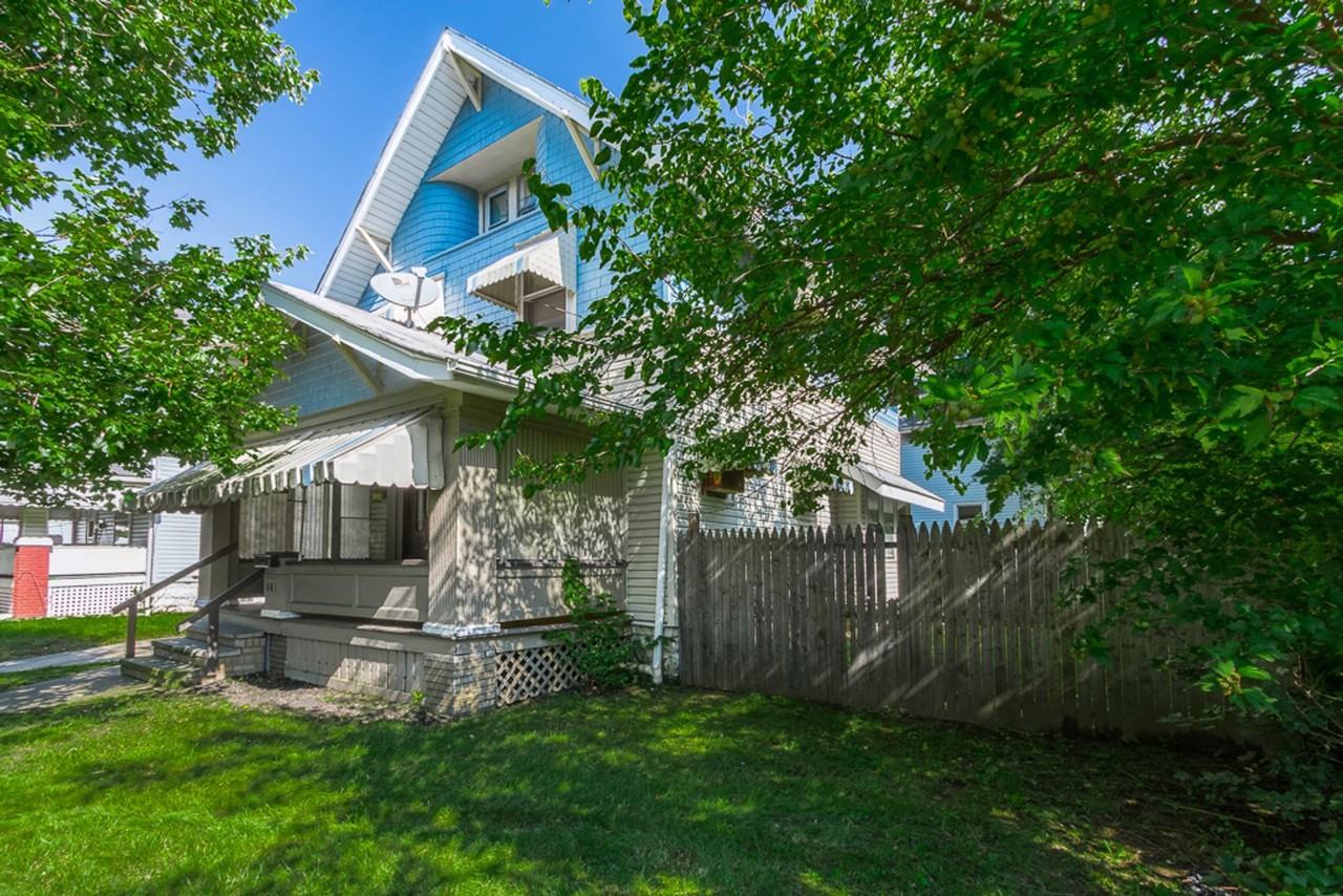 881 Beardsley St - Photo 2 of 19