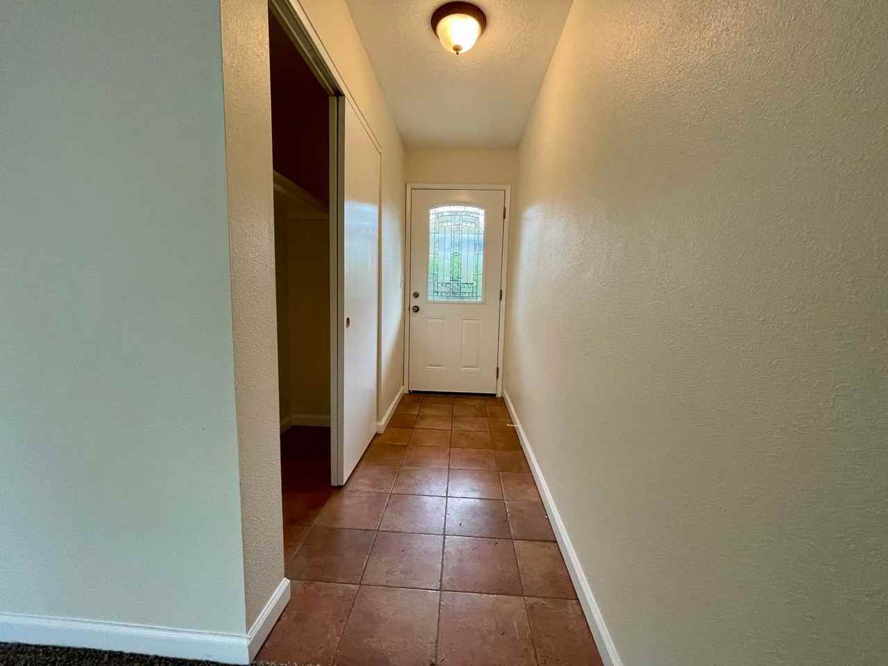 882 Nw Florence Ave - Photo 3 of 9