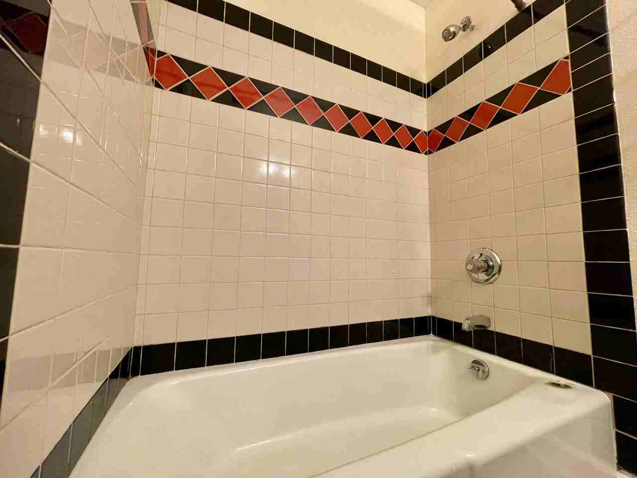 882 Nw Florence Ave - Photo 7 of 9