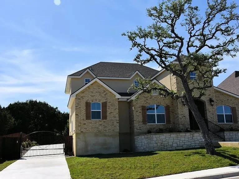 684 Acorn Dr - Photo 3 of 13