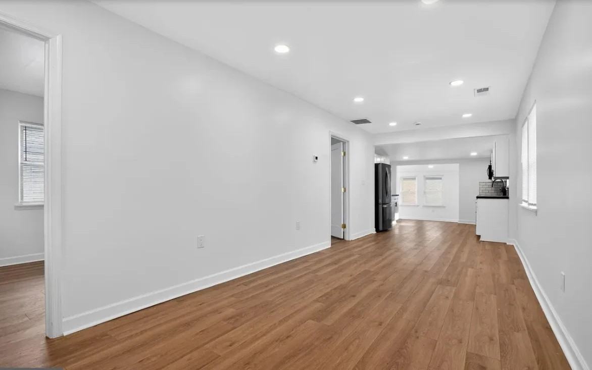 206 Admiral Dr - Photo 6 of 19