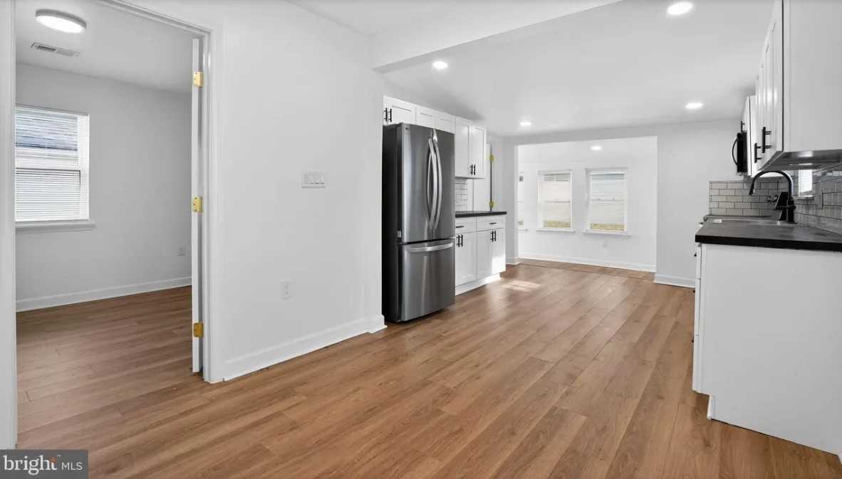 206 Admiral Dr - Photo 7 of 19