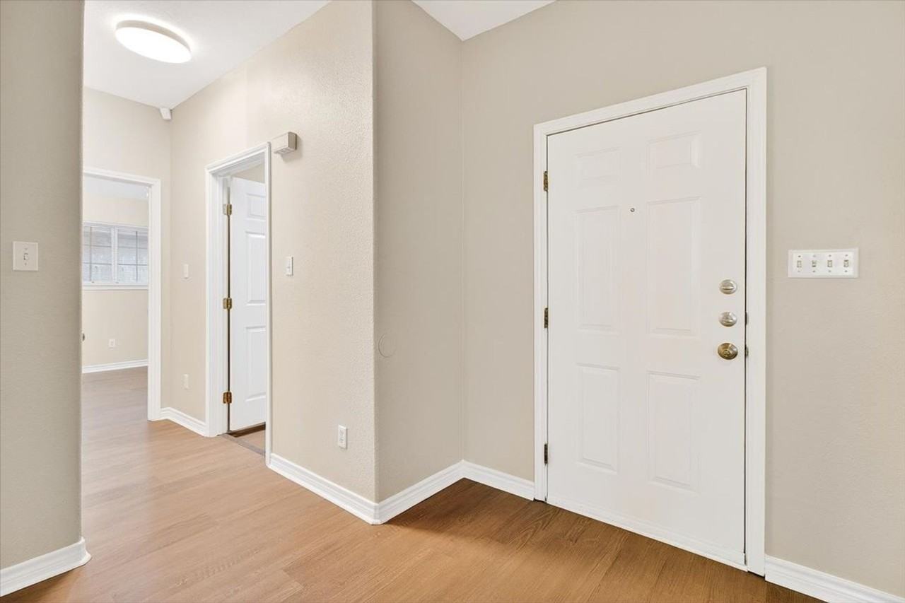 3726 Sunnyville Dr - Photo 3 of 33