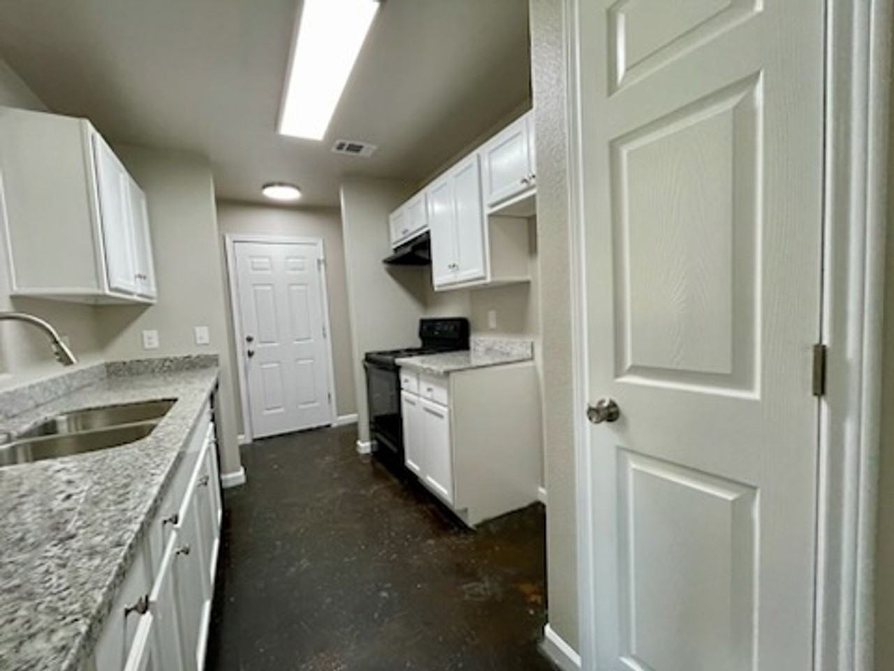 3001 9th St - Photo 6 of 14