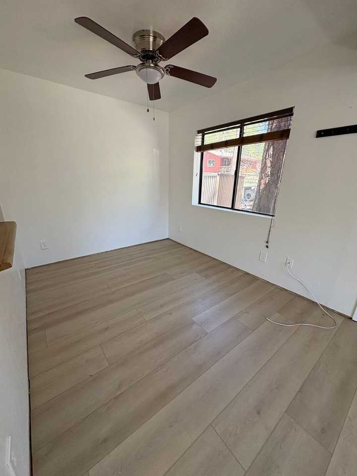 700 E Reindeer Dr - Photo 4 of 13