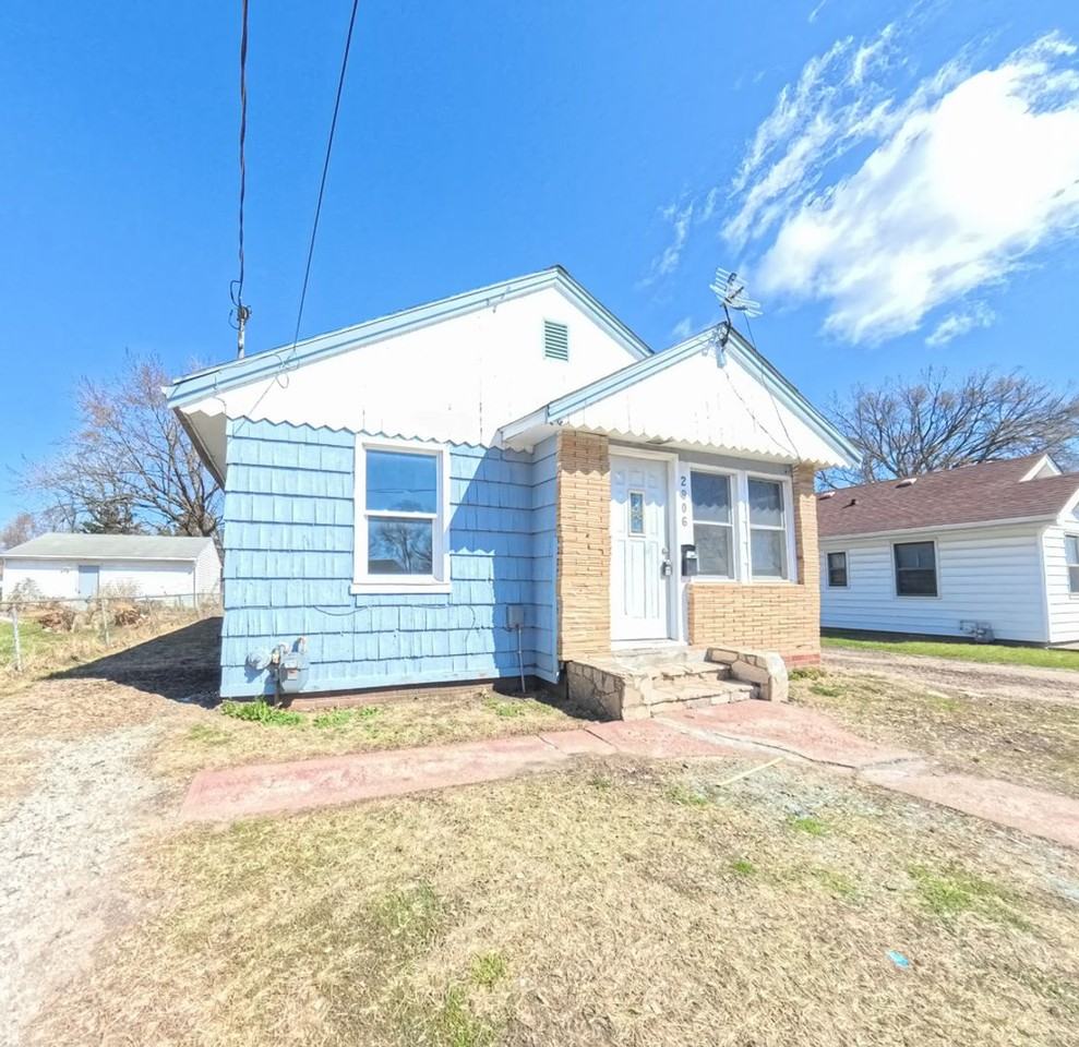 2906 State Ave - Photo 2 of 15