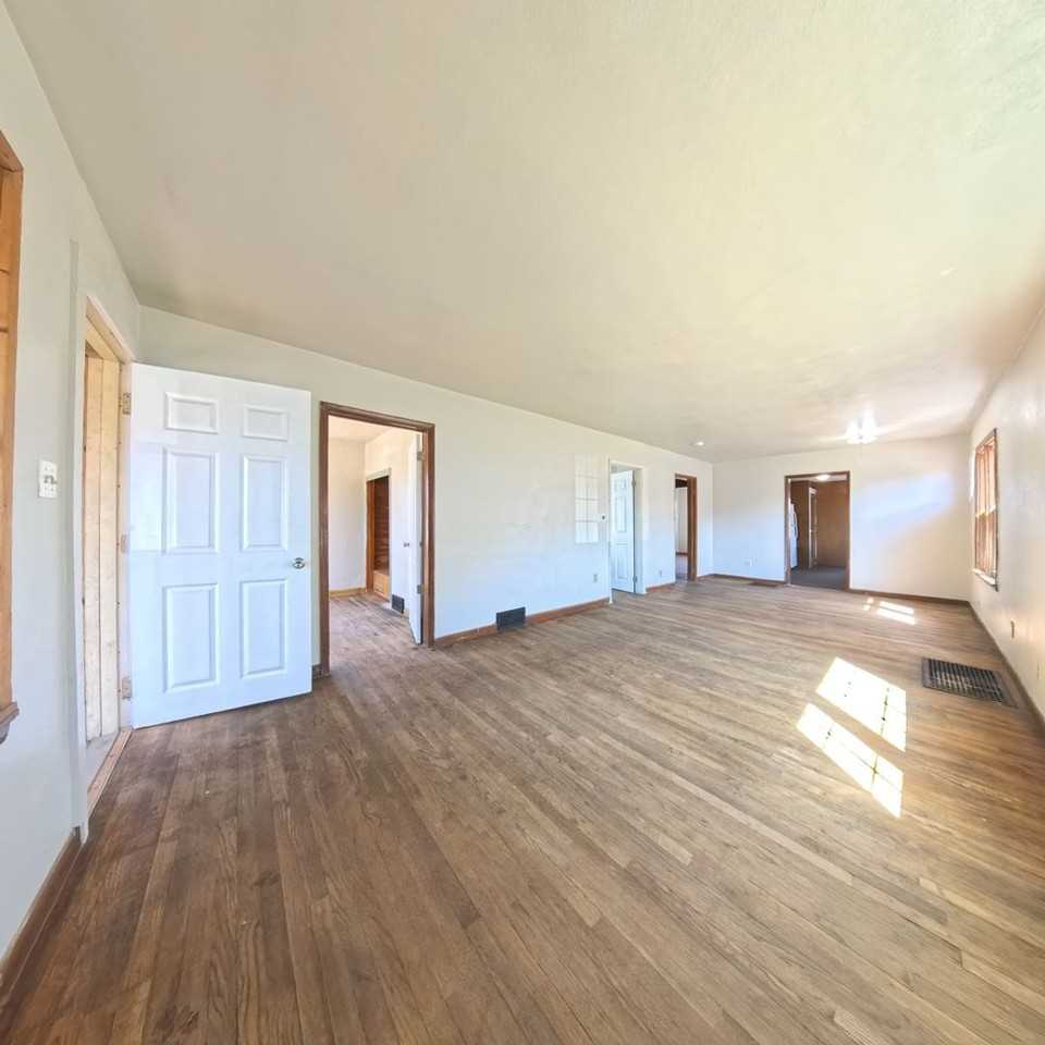 2906 State Ave - Photo 3 of 15