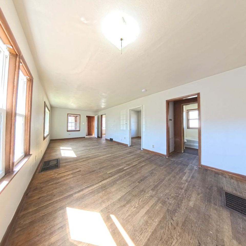 2906 State Ave - Photo 4 of 15