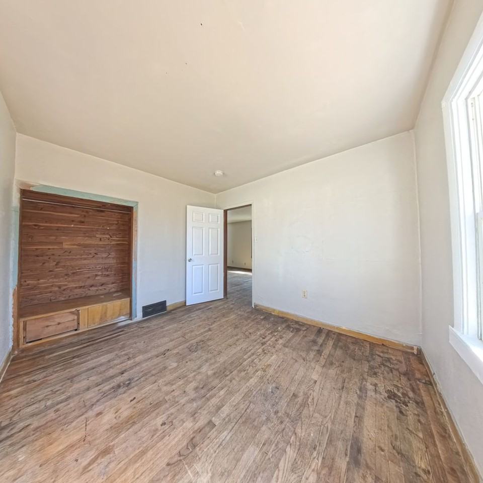 2906 State Ave - Photo 5 of 15