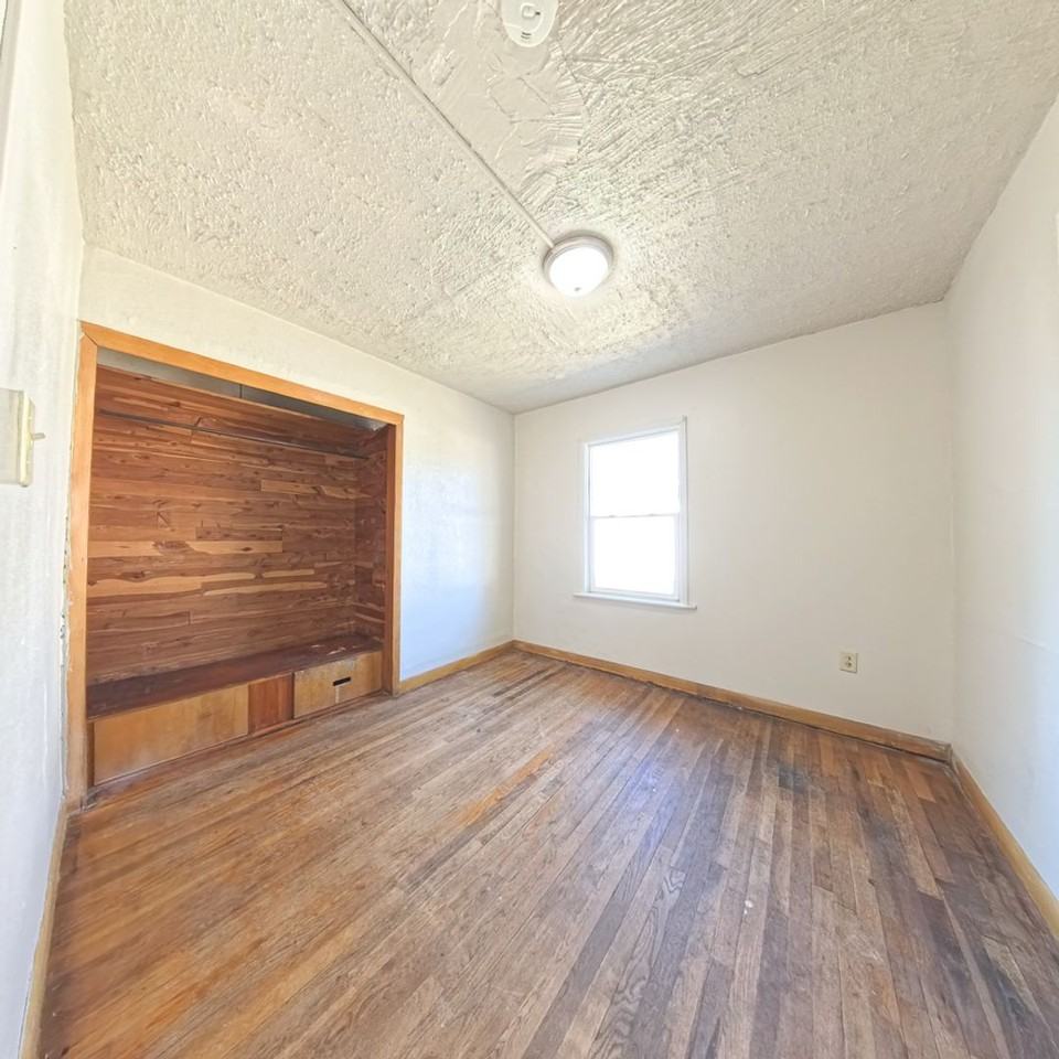 2906 State Ave - Photo 6 of 15