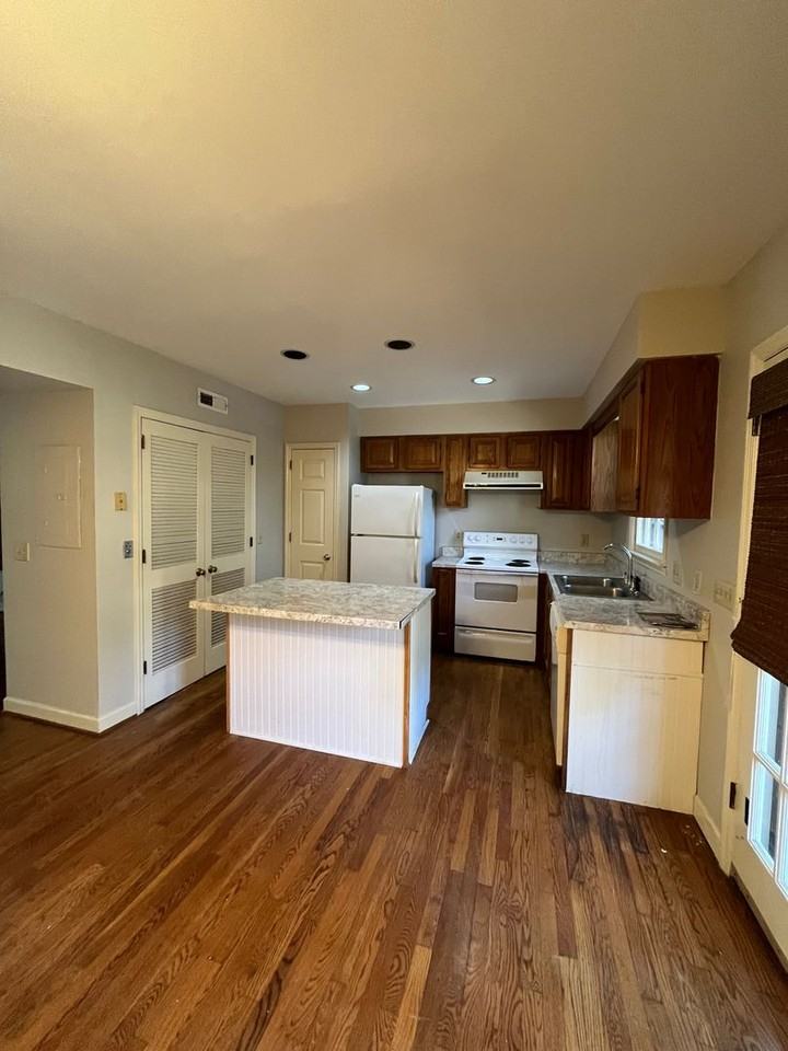 1931 18th Ave S - Photo 3 of 7