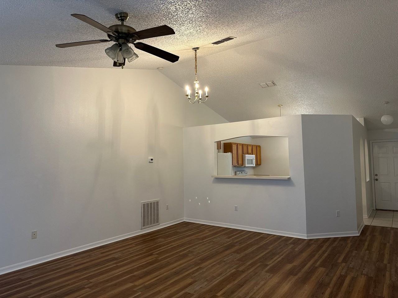 1263 Comerwood Dr - Photo 2 of 19