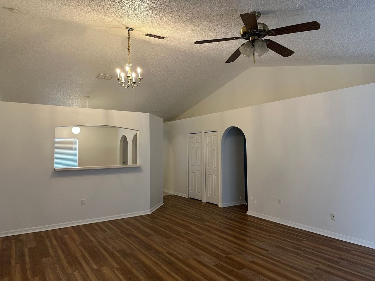 1263 Comerwood Dr - Photo 3 of 19