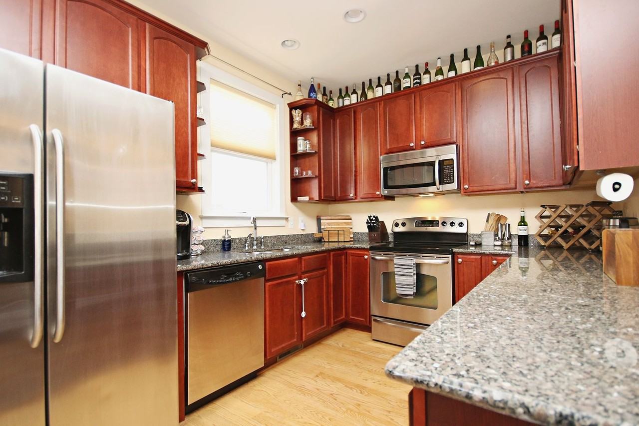 936 Raymond Rd - Photo 6 of 16