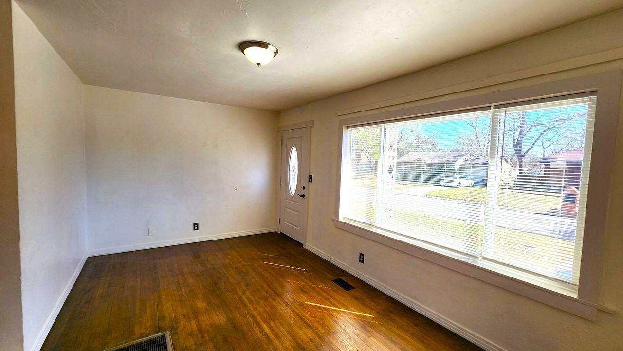 6709 Nw 26th St - Photo 4 of 33