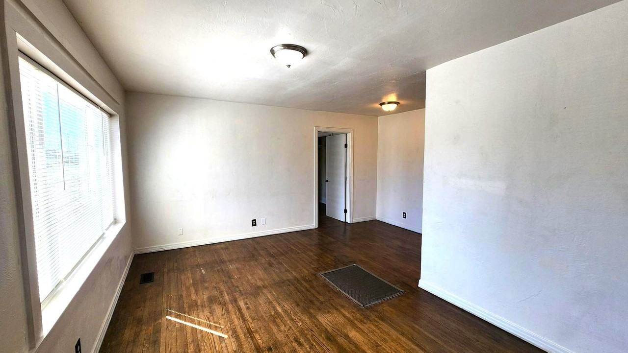 6709 Nw 26th St - Photo 6 of 33