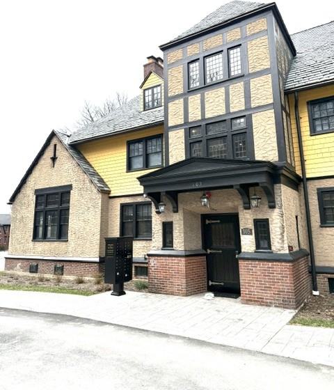 105 Westbourne Ln Rm 8 #8 - Photo 2 of 12