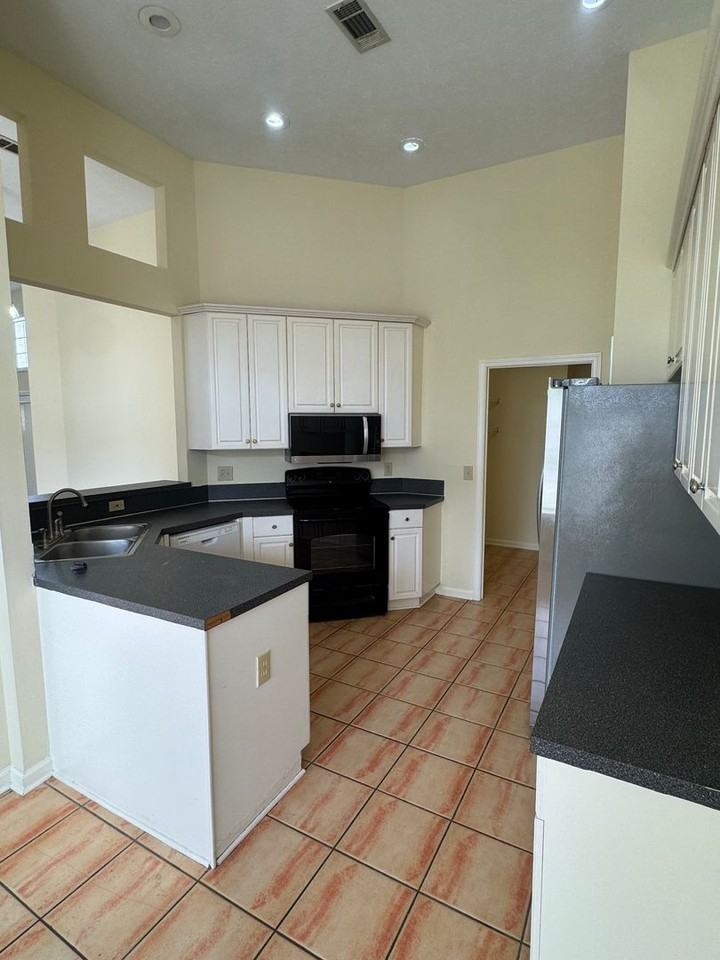 2635 Royal Downing Ct - Photo 4 of 31