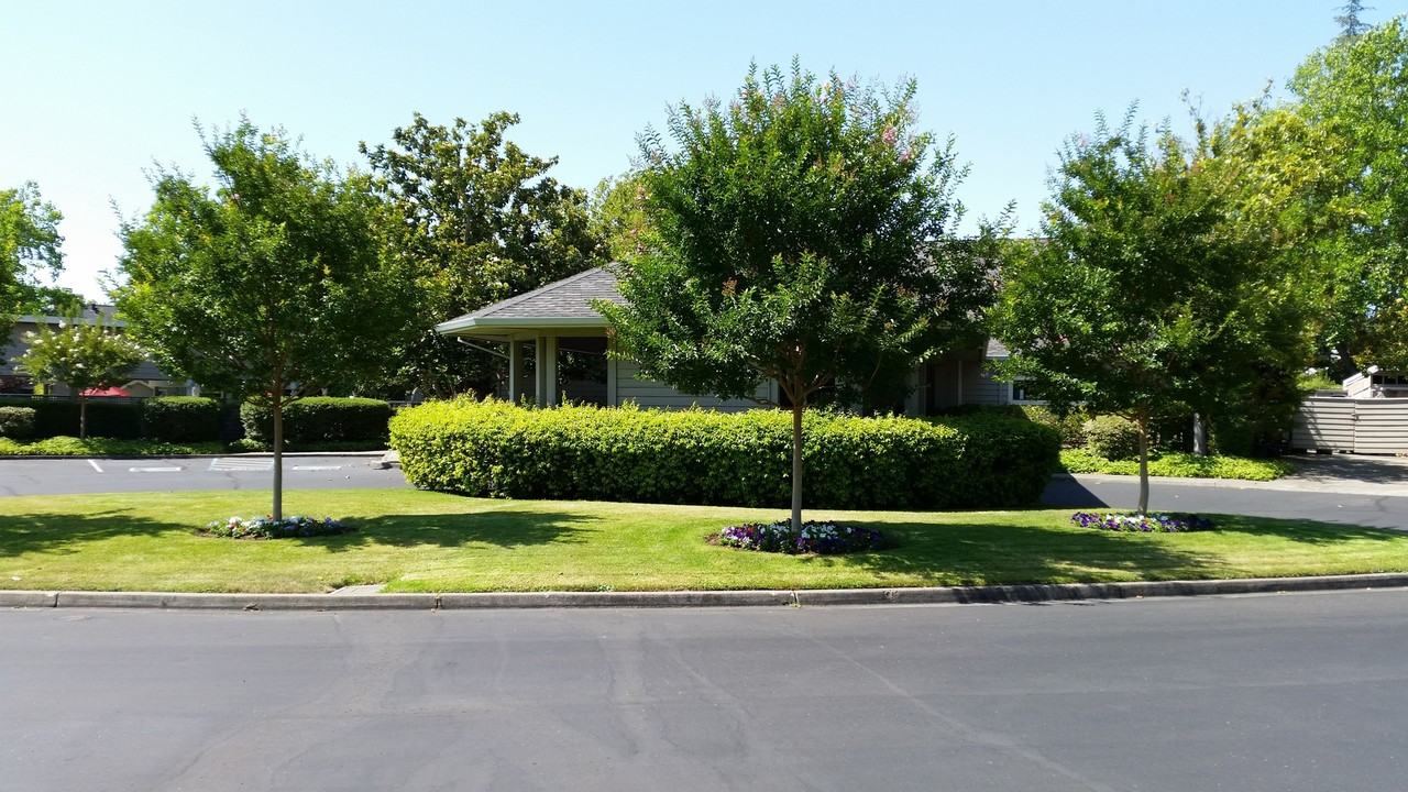 81 Valley Club Cir - Photo 2 of 24