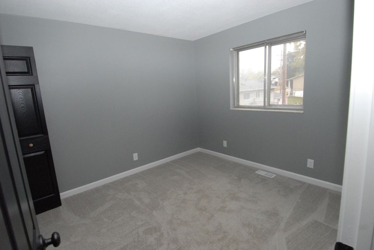 12428 Marine Ave - Photo 6 of 32