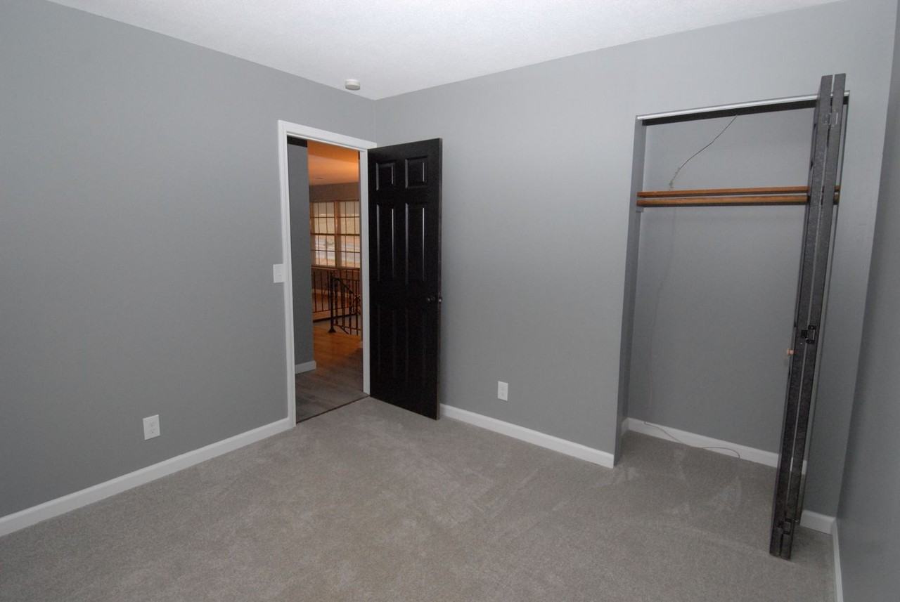 12428 Marine Ave - Photo 7 of 32