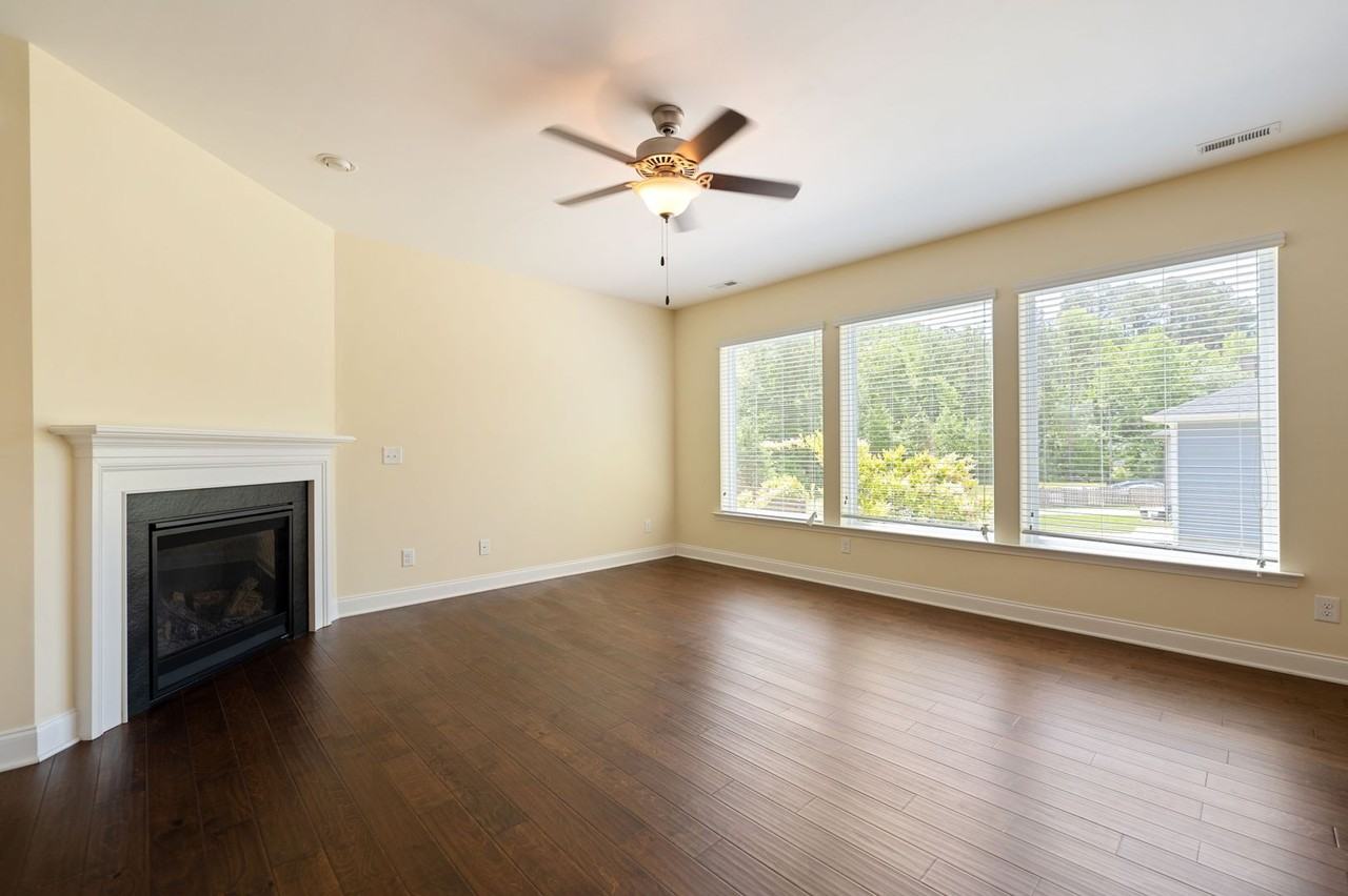 221 Macy Grove Dr - Photo 2 of 18