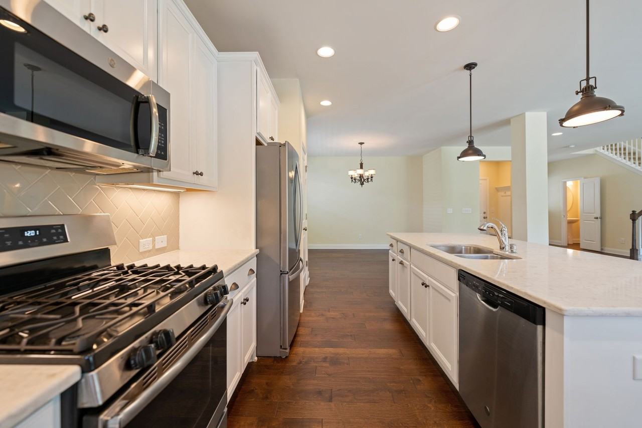 221 Macy Grove Dr - Photo 4 of 18