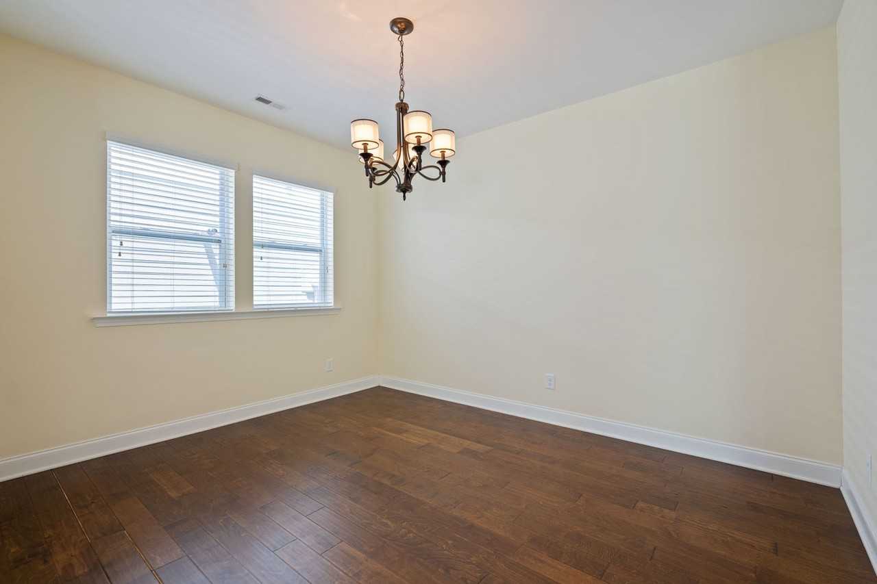 221 Macy Grove Dr - Photo 5 of 18