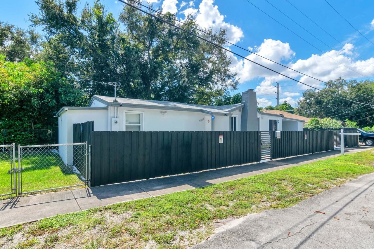 9398 Nw 4th Ave - Photo 3 of 26