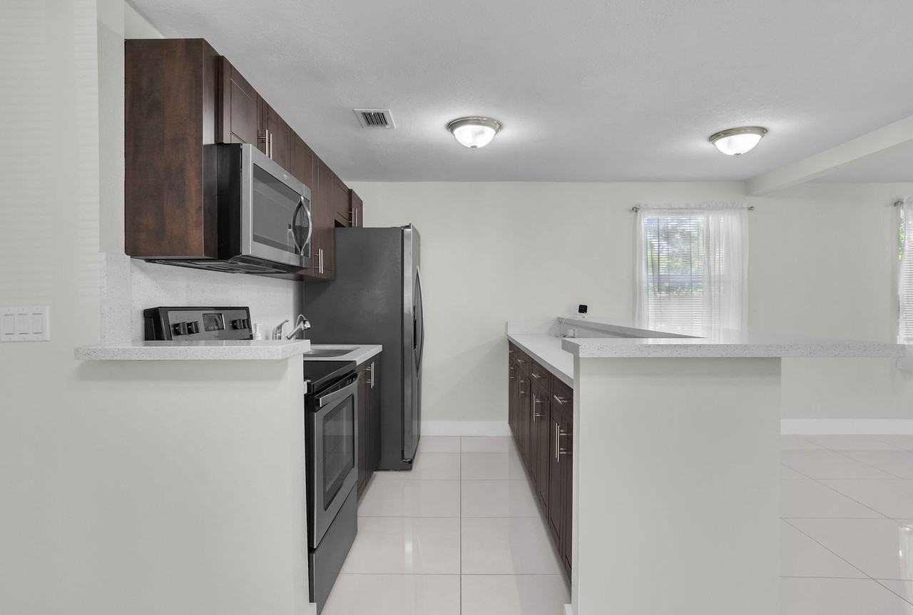 9398 Nw 4th Ave - Photo 4 of 26