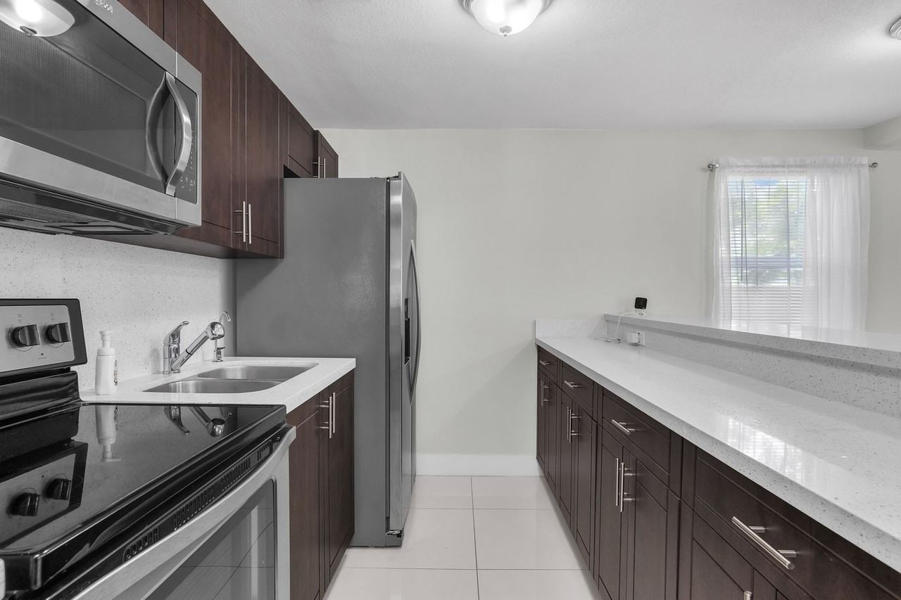 9398 Nw 4th Ave - Photo 5 of 26