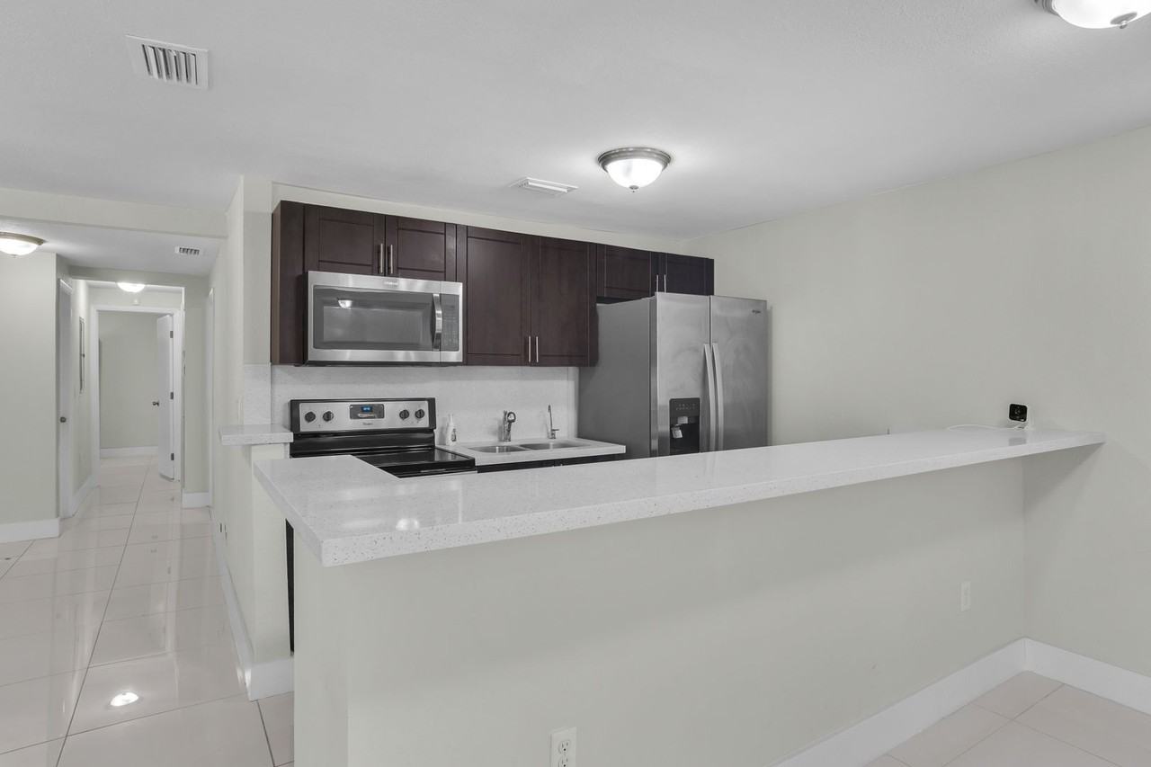 9398 Nw 4th Ave - Photo 6 of 26