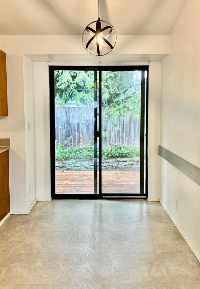 8621 Ne 142nd St - Photo 4 of 15