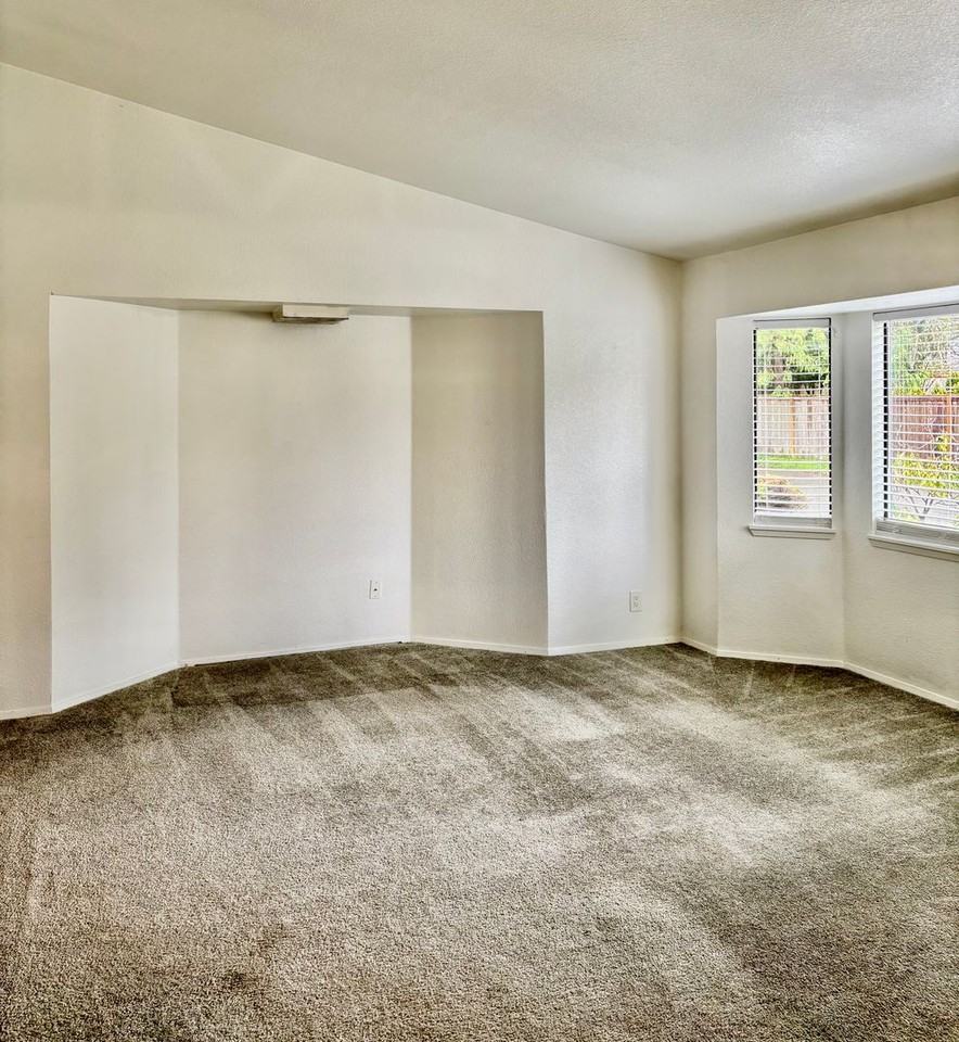 8621 Ne 142nd St - Photo 6 of 15